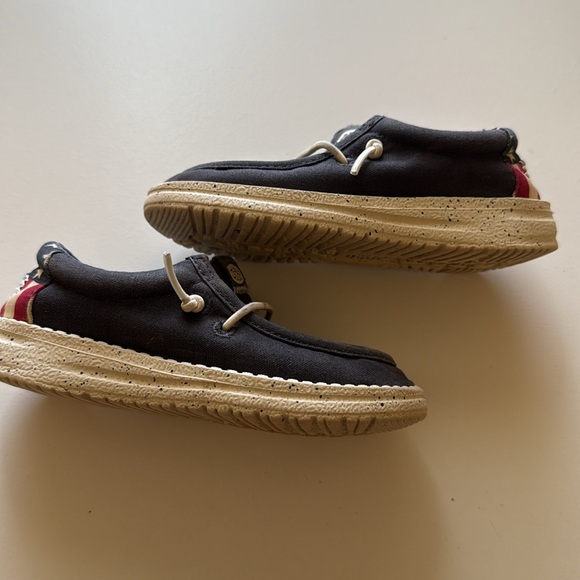 Hey Dude Americana casual slip on shoes 9 - Picture 2 of 3